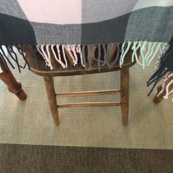 Soft plaid scarf - Picture 2 of 4